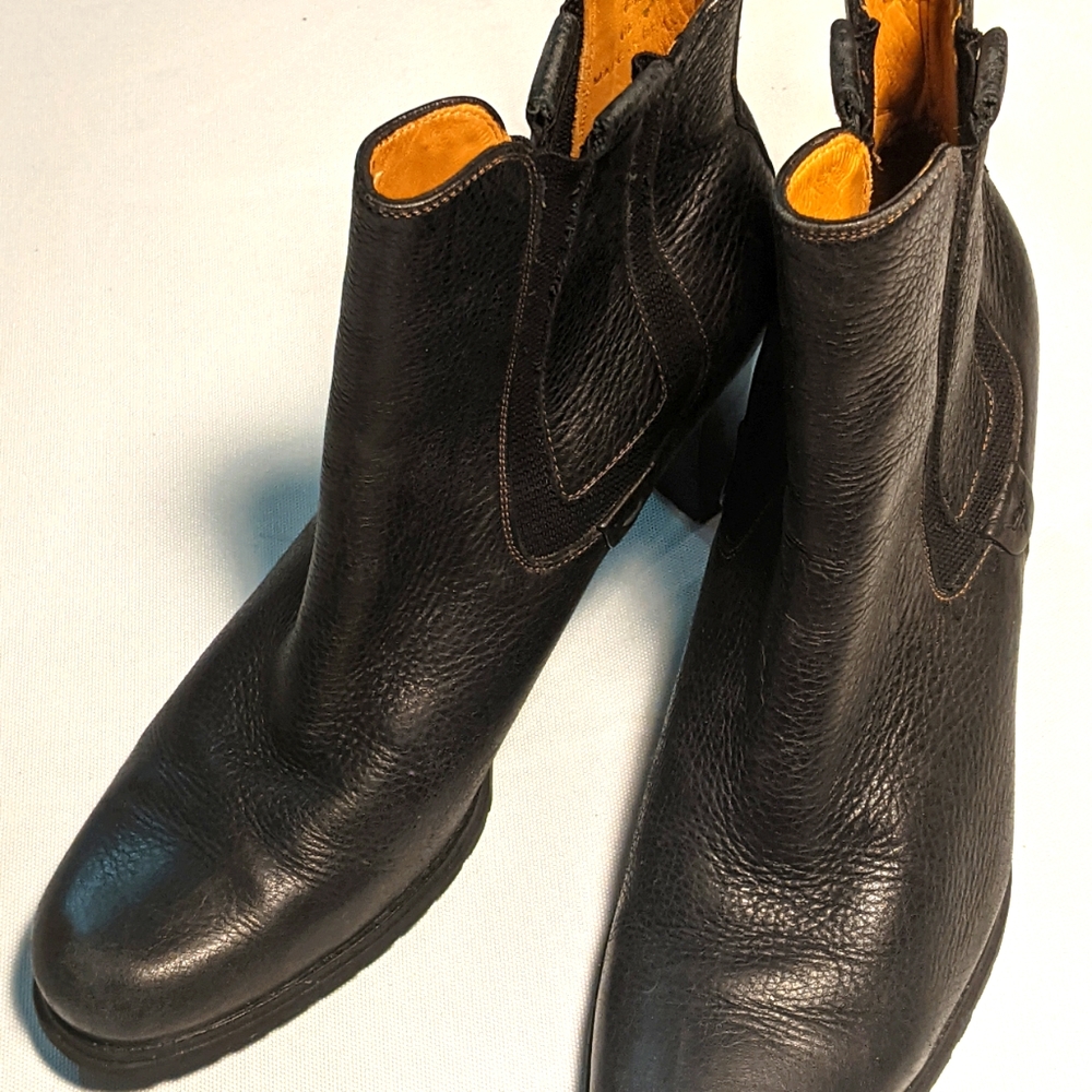 Cole Haan Women's Black Leather Ankle Boots. Size 6.5.